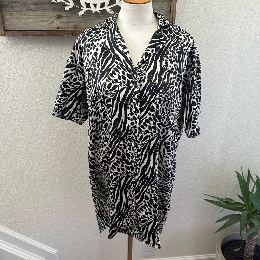 VTG Victoria's Secret Black and White Animal Print Sleep Shirt size S NWT